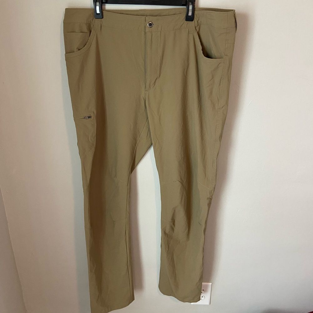 Men’s Patagonia hiking pants beige size 40